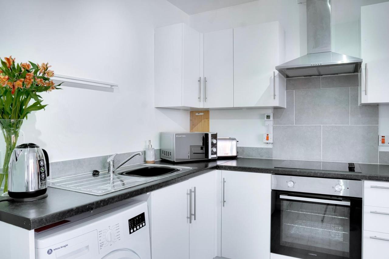 Modern 2 Bedroom Flat - 15 Minutes To Liverpool Birkenhead Exterior photo