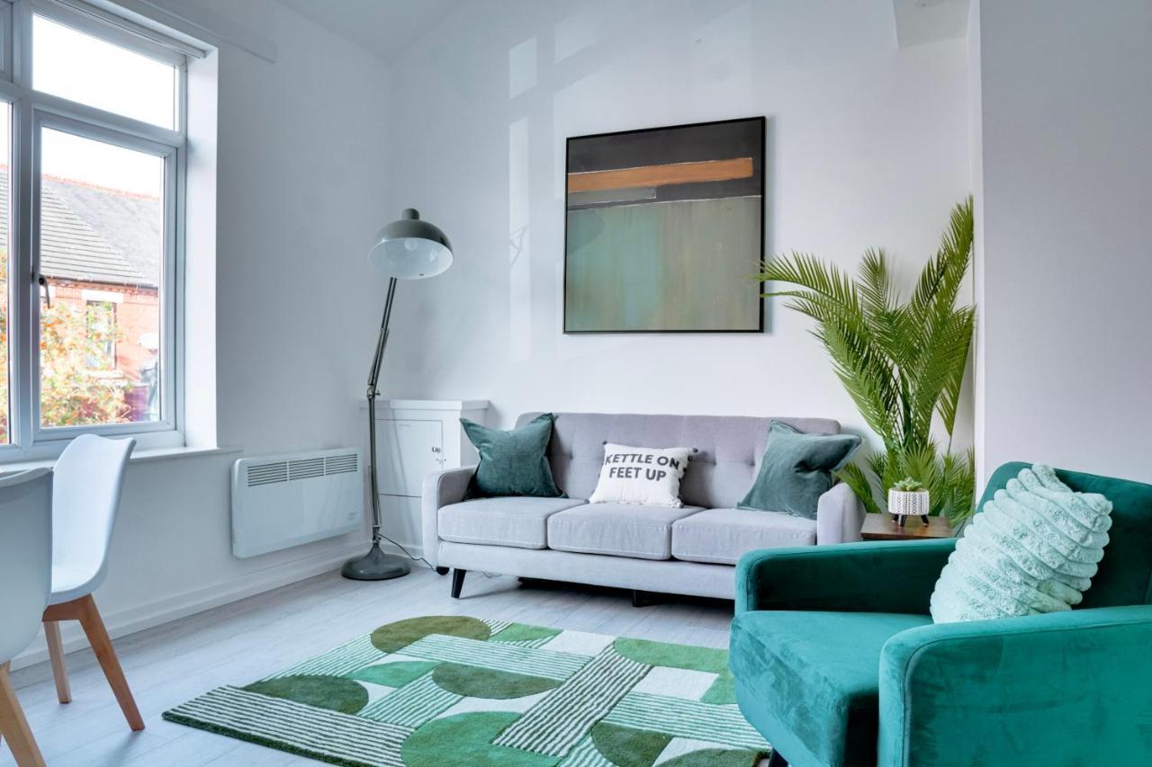 Modern 2 Bedroom Flat - 15 Minutes To Liverpool Birkenhead Exterior photo